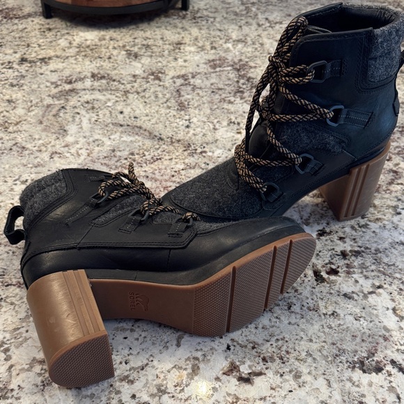 Sorel Black and Gray Lace-Up Boots - Picture 4 of 6